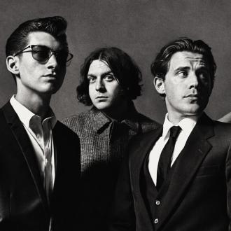 Arctic Monkeys win 02 Silver Clef award