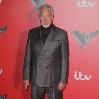 Sir Tom Jones is dating Priscilla Presley