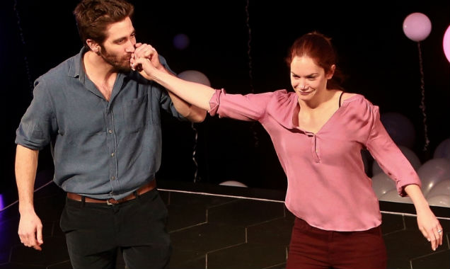 Jake Gyllenhaal kisses Ruth Wilson in 'Constellations'