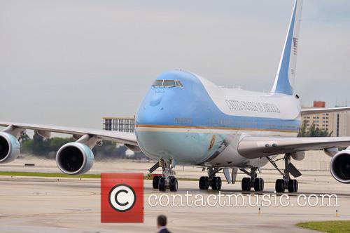 President Barack Obama and Air Force One 1