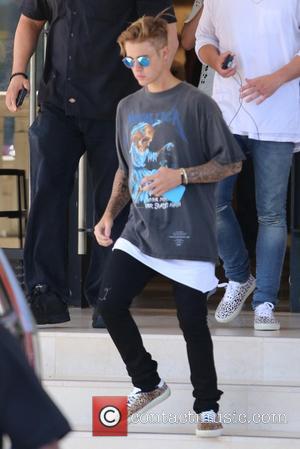 Justin Bieber - Justin Beiber leaves Barneys New York wearing a Metallica t-shirt at Beverly Hills - Los Angeles, California,...