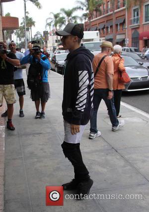 Justin Bieber - Justin Bieber arrives at a medical building on N Bedford Drive in Beverly Hills at beverly hills...