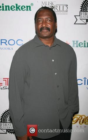 Mathew Knowles Wades Into The R. Kelly Controversy