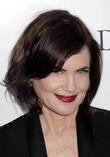 Elizabeth Mcgovern Hands Out Flyers For Her Own Gig