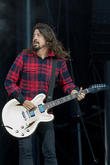 Dave Grohl Reveals "Social Anxiety"