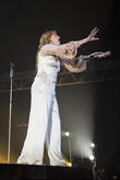 Florence Welch Falls Over On Stage