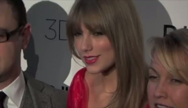 Taylor Swift Named Billboard's Woman Of The Year 2011 - Billboard Women In Music Awards Arrivals Part 1