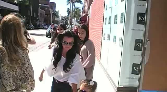 Real Housewives of Beverly Hills; Kyle Richards Leaves Her New Clothing Store For Cupcakes With Friends