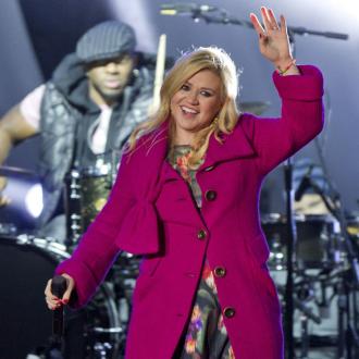 Kelly Clarkson cancels 'Piece by Piece' tour