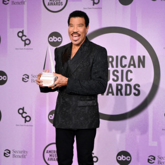 Lionel Richie offers advice to 'young superstars'