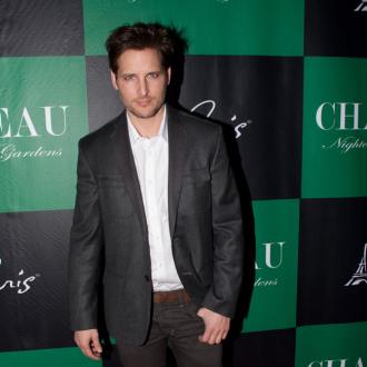 Peter Facinelli dating former costar