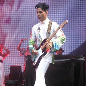 Prince Demands Limousine To Take Him To Stage