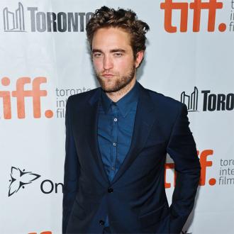 Robert Pattinson avoids Kristen Stewart?