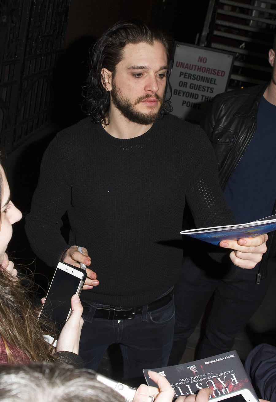 Fan Photos Of Kit Harington's Nude Bottom Leak Online