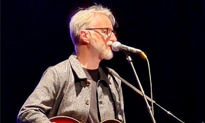 https://admin.contactmusic.com/images/home/images/content/billy-bragg-live-a.jpg