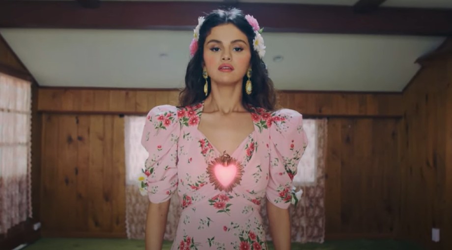 Selena Gomez - De Una Vez Video Video