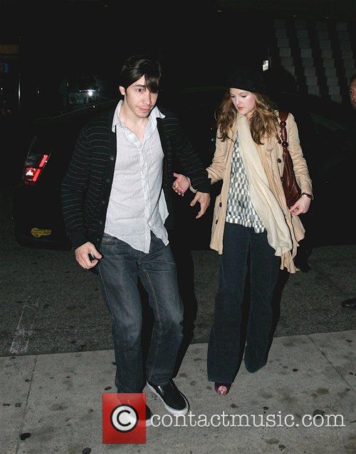 Justin Long and Drew Barrymore 1