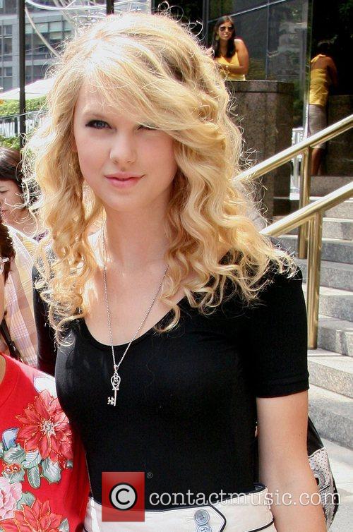 Taylor Swift and Manhattan Hotel