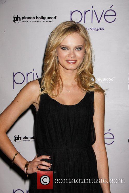 Sara Paxton 1