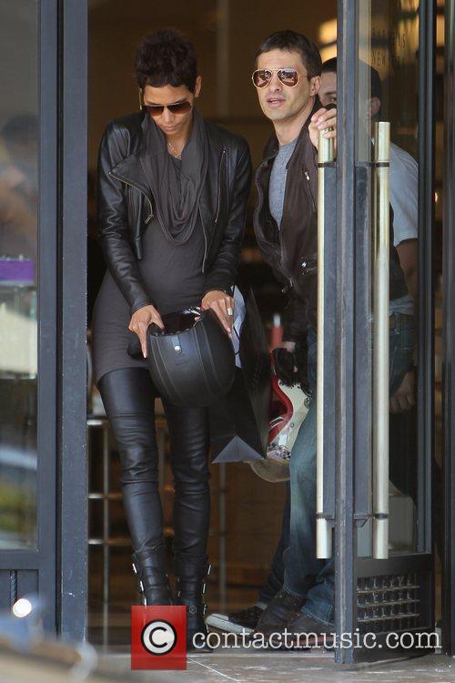 Halle Berry, Helmet and Olivier Martinez 1