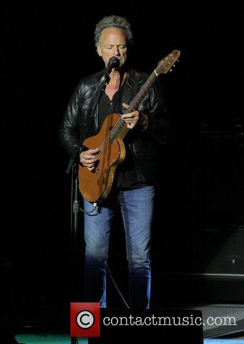 Lindsey Buckingham performing live