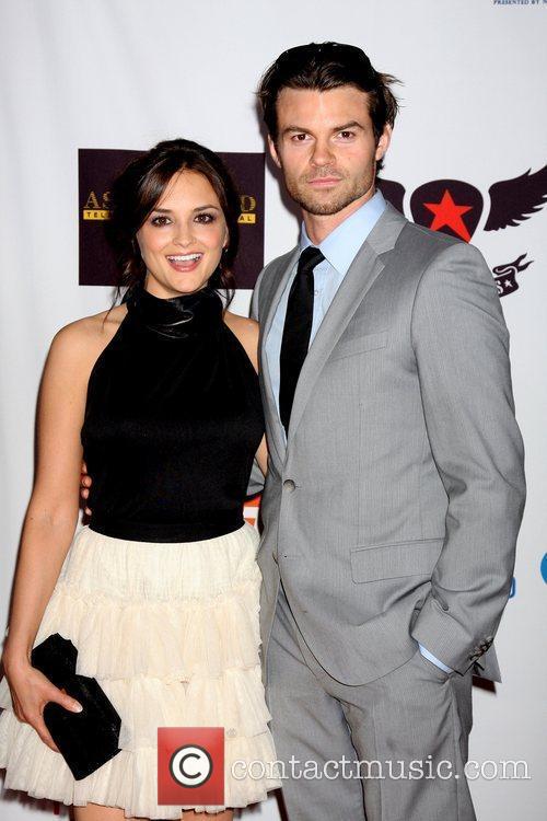 Rachael Leigh Cook and Daniel Gillies