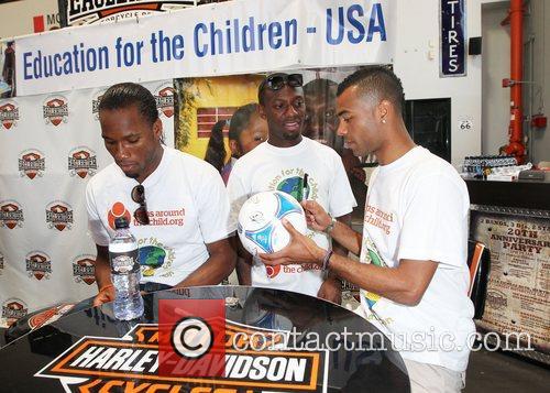 Didier Drogba, Ashley Cole and Shaun Wright-phillips