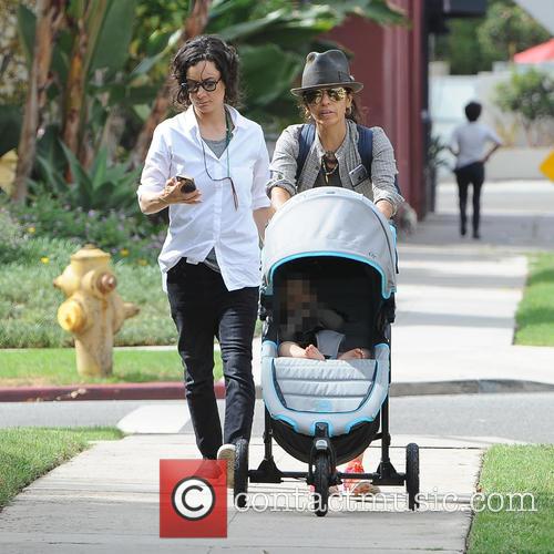 Sara Gilbert and Linda Perry