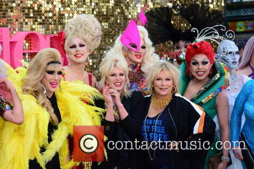 Jennifer Saunders and Joanna Lumley 5