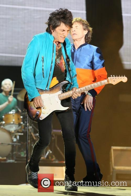 Ronnie Wood and Mick Jagger 10