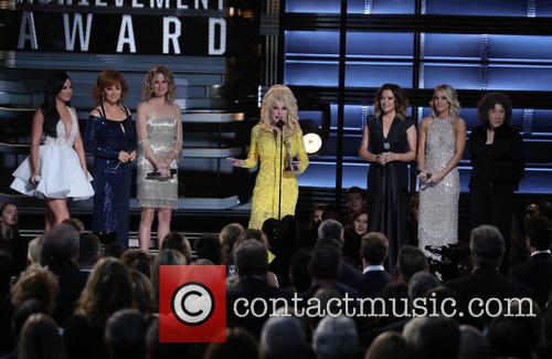 Kacey Musgraves, Reba Mcentire, Jennifer Nettles, Dolly Parton, Martina Mcbride and Carrie Underwood 8