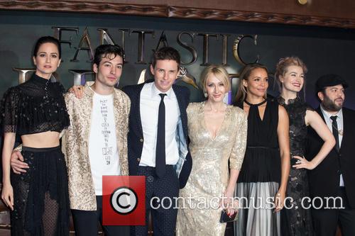 J.k. Rowling, Ezra Miller, Eddie Redmayne, Alison Sudol, Carmen Ejogo, Katherine Waterston and Ben Fogle 7