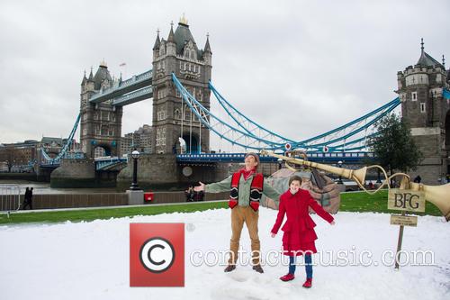 Mark Rylance and Ruby Barnhill 9