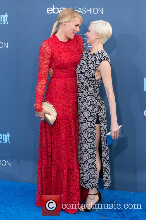 Busy Philipps and Michelle Williams 7
