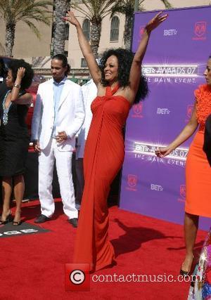 Diana Ross Sings At Her Ex-Husbands Funeral