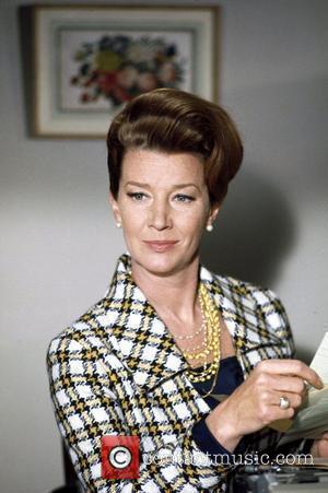 * BOND STAR MAXWELL DIES Canadian actress LOIS MAXWELL has died. She was 80.  The Golden Globe-winning star -...