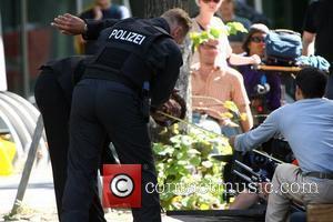 C.S.I. star Gary Dourdan and an actor in a police uniform at the set of the movie Fire in Charlottenburg...