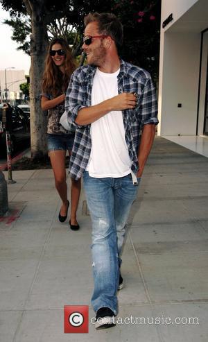 Stephen Dorff and his girlfriend walking on Robertson Boulevard after having lunch with friends at the Ivy restaurant Los Angeles,...