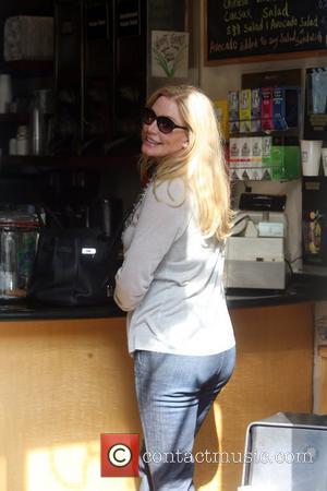 Shannon Tweed buys a coffee and a snack at a cafe. Beverly Hills, California - 29.04.09
