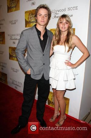 Aimee Teegarden and Jeremy Sumpter