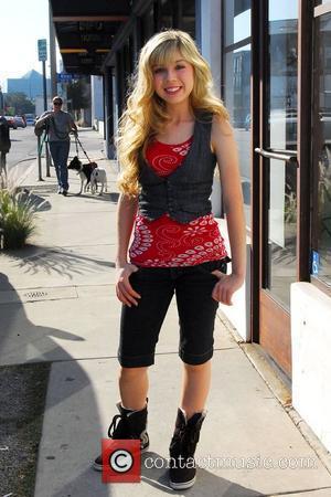 'iCarly' star Jennette McCurdy goes to a salon in Hollywood before going to a show for the Mercedes-Benz LA Fashion...