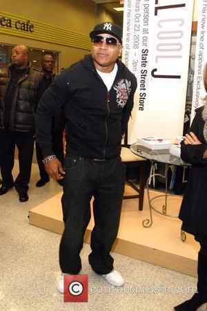 LL Cool J promoting his new clothing line 'LL Cool J Collection' at Sears on State Street Chicago, Illinois -...