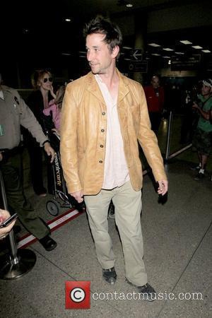 Noah Wyle Noah Wyle and family arriving at LAX  Los Angeles, California - 29.04.09