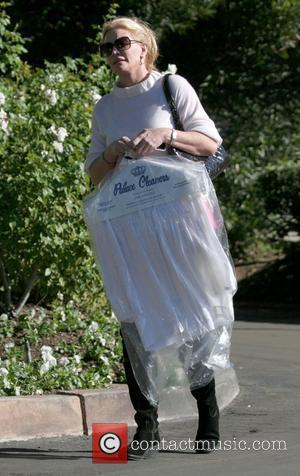 Shannon Tweed leaves the dry cleaners after picking up some clothes Los Angeles, California - 05.11.08