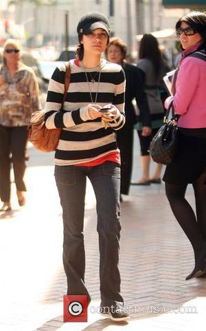 Shannyn Sossamon leaving a medical center in Beverly Hills Beverly Hills, California - 17.03.09