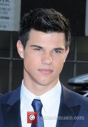 Taylor Lautner 2009 CFDA Fashion Awards at Alice Tully Hall, Lincoln Center - Outside Arrivals New York City, USA -...