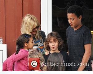 Actress, Laura Dern and her children enjoy a family day out in Brentwood Los Angeles, USA - 14.11.10