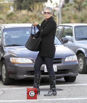 Jamie Lee Curtis out and about in Beverly Hills Beverly Hills, California - 23.11.10