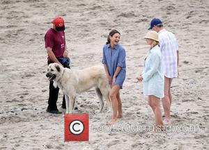 Mila Kunis, Jenna Elfman and Richard Jenkins filming 'Friends with Benefits' on location at a beach Los Angeles, California -...