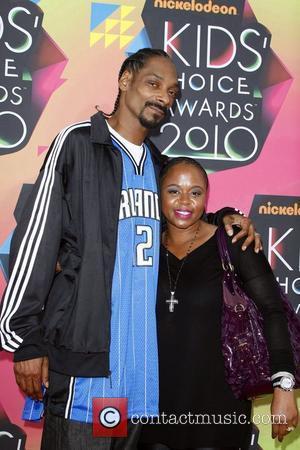 Snoop Dogg and his wife Nickelodeon's 23rd Annual Kids' Choice Awards - Arrivals held at UCLA's Pauley Pavilion Los Angeles,...